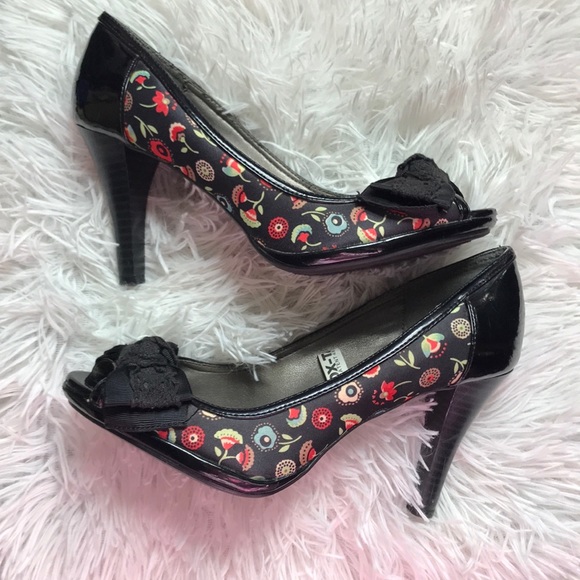 Floral Print Heels - Picture 2 of 7